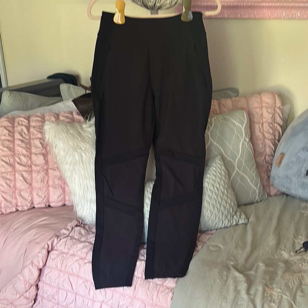 Athleta Leggings With Zipper Pockets
